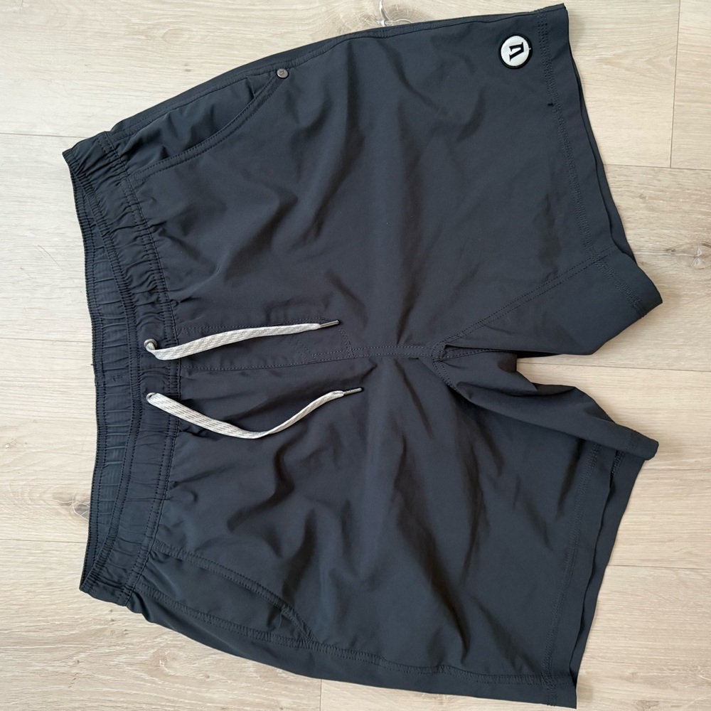 Vuori Kore short 9” Liner